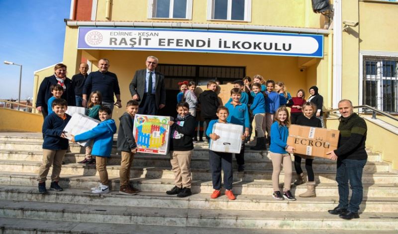 Kendileri topladılar, kendileri yüklediler, duyarlılıklarıyla kalplerimize kazındılar