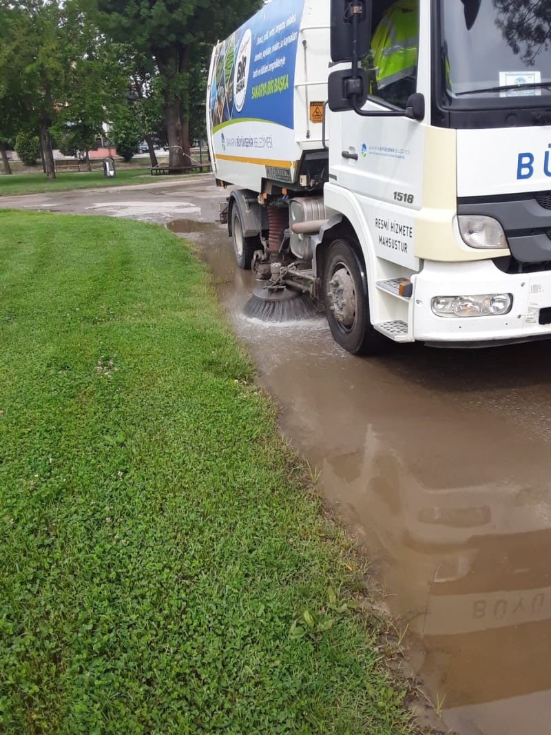 Büyükşehirle caddeler ve bisiklet yolları pırıl pırıl
