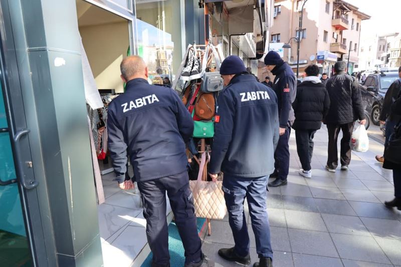 ZABITA EKİPLERİNDEN KALDIRIM İŞGALİ DENETİMİ