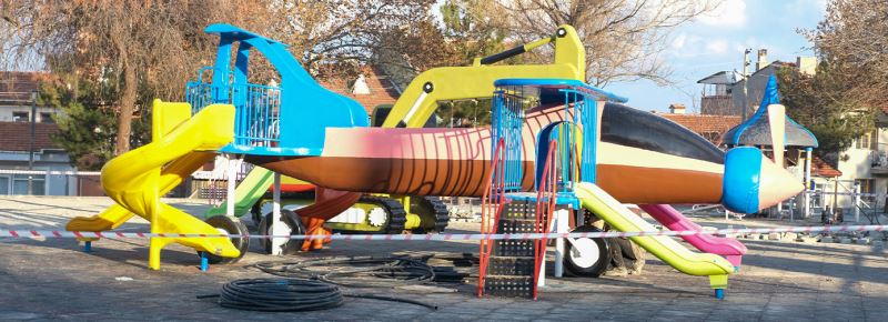 PARKLARIMIZDA YENİLEME ÇALIŞMALARI SÜRÜYOR