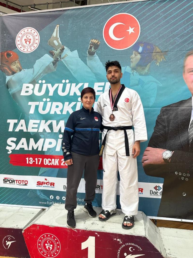 YUNUSEMRELİ TAEKWONDOCU ŞAHİN ÇELEBİ TÜRKİYE 3.SÜ