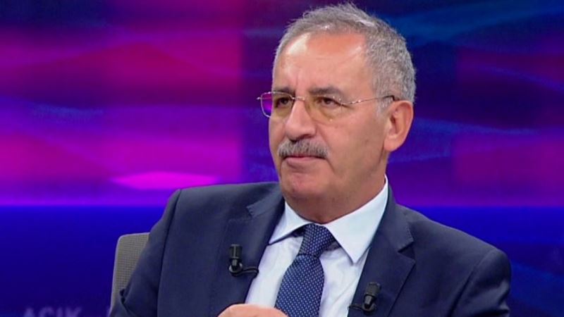 YAZAR SAYGI ÖZTÜRK LEYLA ATAKAN ŞEHİR KÜTÜPHANESİNİN AÇILIŞI İÇİN İZMİT’E GELİYOR