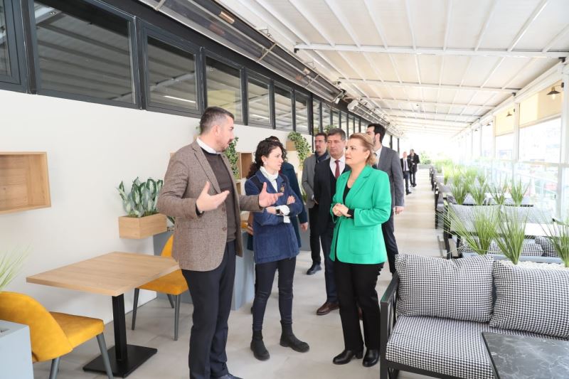 BAŞKAN HÜRRİYET TÜM İZMİTLİLERİ LEYLA ATAKAN ŞEHİR KÜTÜPHANESİNİN AÇILIŞINA DAVET ETTİ