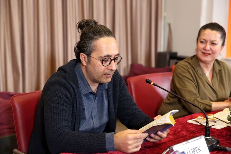 Ali İpek: Herkes hikayeler taşır