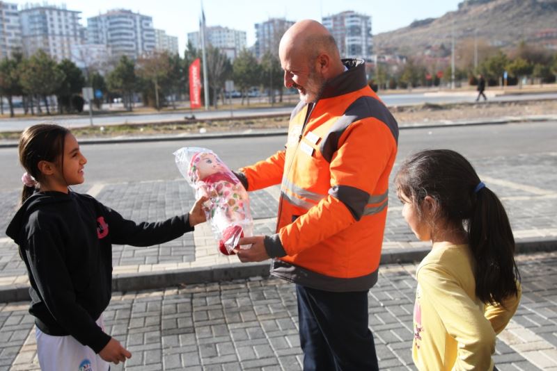 BAŞKAN ÇOLAKBAYRAKDAR; “KAYSERİ’MİZE, CAN DAMARI OLACAK YENİ BULVAR KAZANDIRIYORUZ”