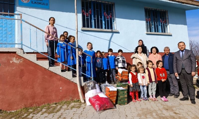 Başkan Amcalarından Öğrencilere Karne Hediyesi Devam Ediyor
