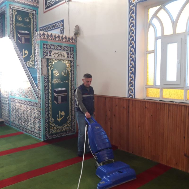 İZMİT BELEDİYESİ DÜĞMECİLER CAMİİ’Nİ PIRIL PIRIL YAPTI