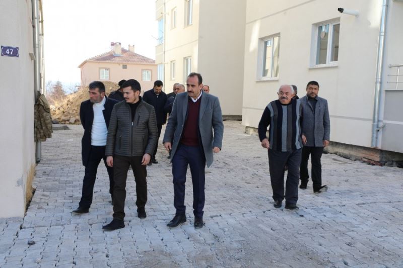 Belediye Başkanımız Av. Mustafa İlmek, Meclis Üyelerimizle birlikte Semerkent mahallesinde yapılan parke çalışmalarını yerinde inceledi.