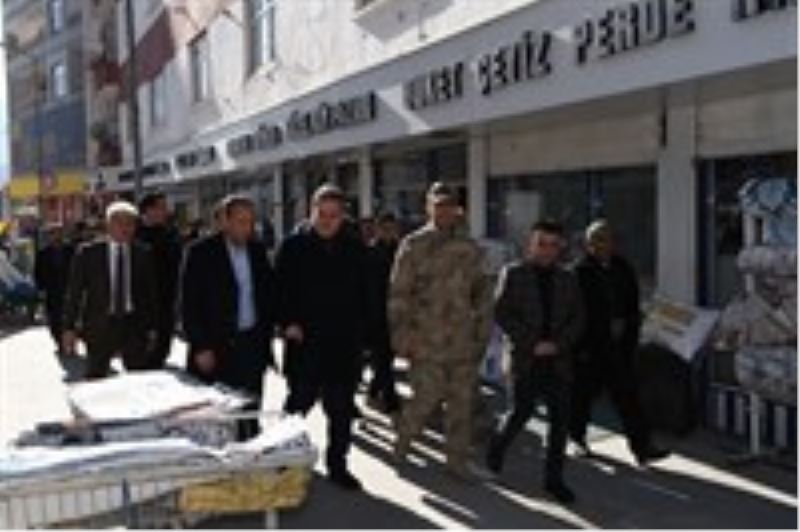Sayın Vali/Belediye Başkan Vekilimiz, Ulu Camii’nde kıldığı Cuma namazı çıkışı vatandaşlarla sohbet ederek, sorun ve taleplerini dinledi