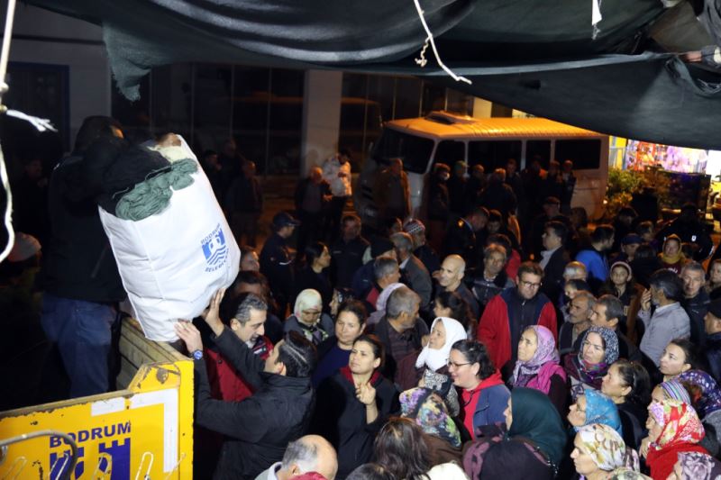 EVLERDE ÜRETİLEN HALILARIN İPİ, BELEDİYEDEN