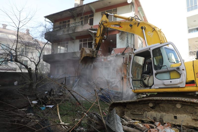 İslambeyde Kentsel Dönüşüm kapsamında binaların yüzde doksanı yıkıldı