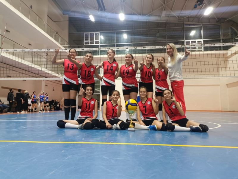 Nevşehir Belediyesi Gençlik Ve Spor Kulübü Midi Kızlar Voleybol Takımı Namağlup Şampiyon