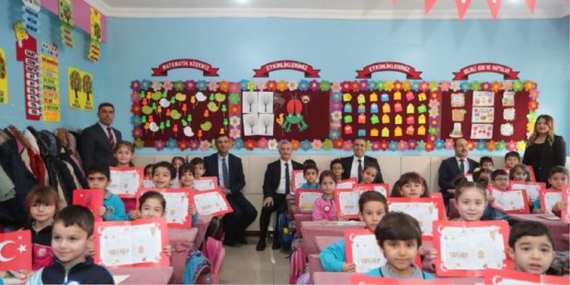 Başkanımız Öğrencilerin Karne Sevincine Ortak Oldu