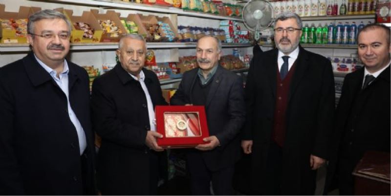 ZEYBEK BAŞKAN TACIAHMET MAHALLESİ´Nİ ZİYARET ETTİ