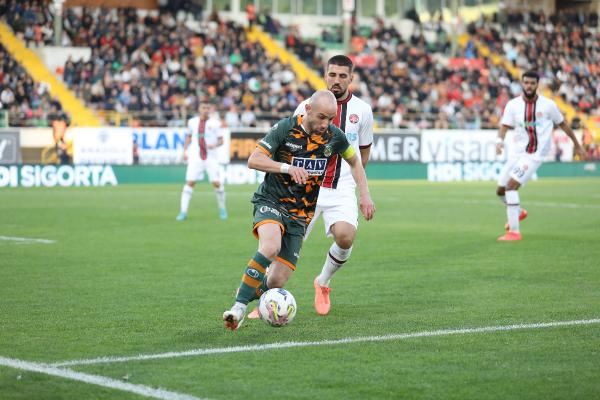 ALANYA-KARAGÜMRÜK MAÇINDA  4 GOL VAR.. AMA KAZANAN YOK