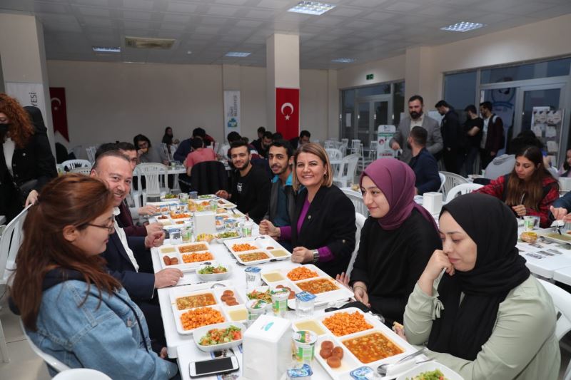 ANNE ELİ YEMEKHANESİNE YARIYIL TATİLİ MOLASI