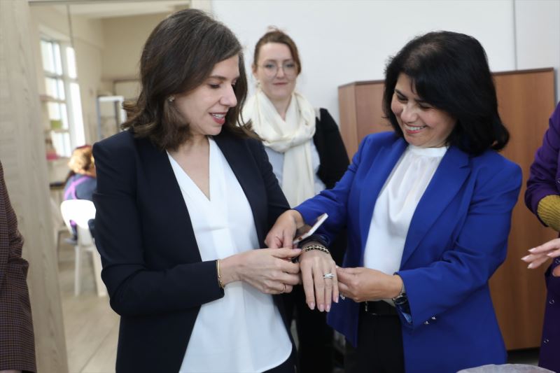 ABD İSTANBUL BAŞKONSOLOSU EADEH İZGİM’DE ÜRETİCİ KADINLARLA BULUŞTU