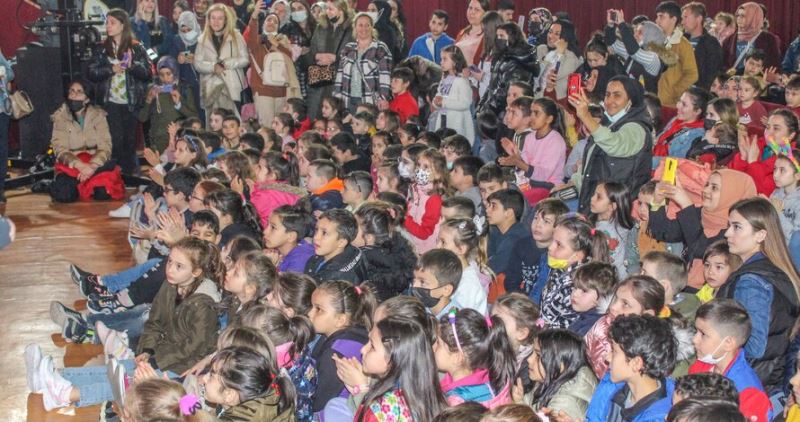 Karacabey Belediyesi’nden öğrencilere sömestr hediyesi