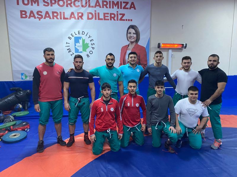 İZMİT BELEDİYESPORLU GÜREŞÇİLER YENİ SEZONU İPLE ÇEKİYOR