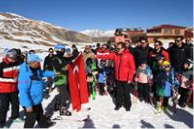 Vali/Belediye Başkan Vekilimiz Sayın İdris AKBIYIK, Mergabütan Kayak Merkezinde vatandaş ve sporcularla kayak yaptı
