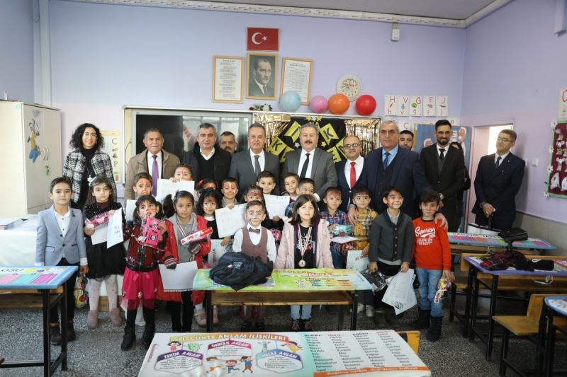 BAŞKAN PALANCIOĞLU, ÖĞRENCİLERİN KARNE HEYECANINA ORTAK OLDU