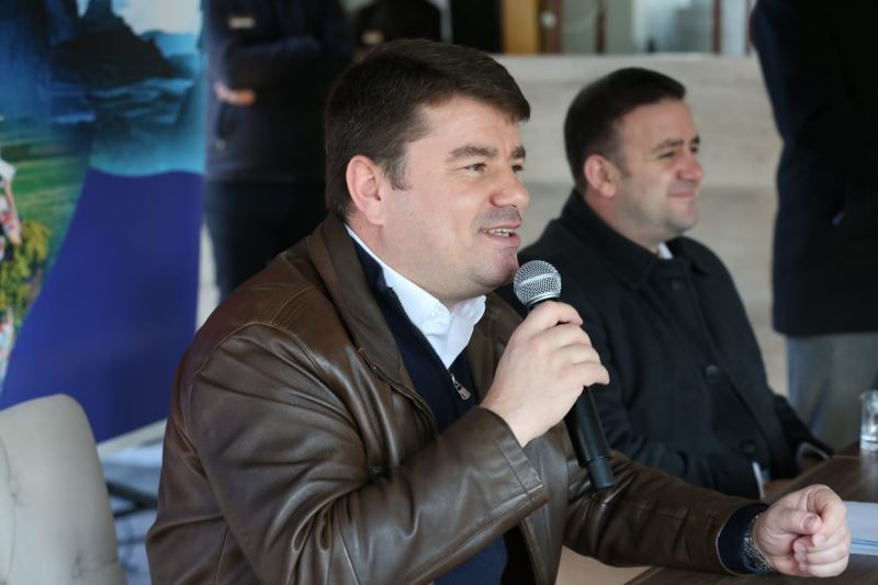 BAŞKAN DİNÇER GENÇLERLE BİRARAYA GELDİ