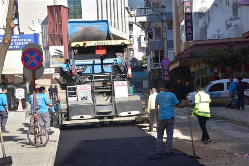 ASFALT YENİLEME ÇALIŞMALARI LALE SOKAK’TA DEVAM EDİYOR
