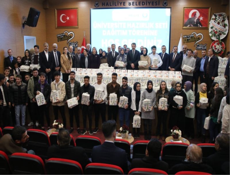 400 ÖĞRENCİNİN ÜNİVERSİTE HAZIRLIK SETİ HALİLİYE BELEDİYESİNDEN