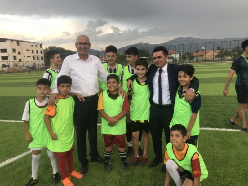 Başmakçı Belediyesi futbol Sahasında Bugün Miniklerimiz Mücadele etti.