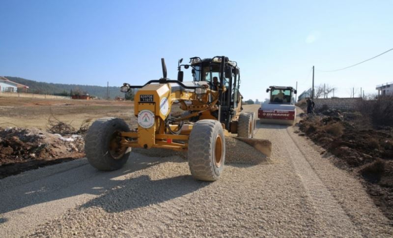 ÇAMLIYAYLA MAHALLESİ YENİ YOLLARLA GELİŞİYOR