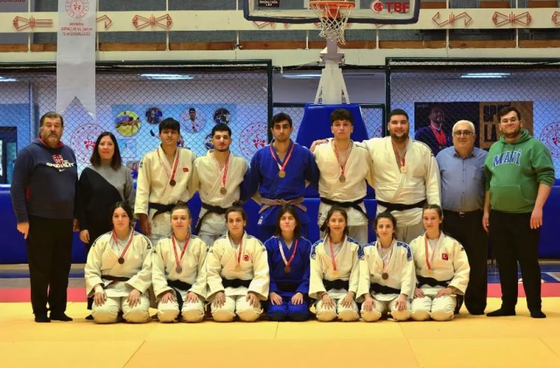 YUNUSEMRELİ GENÇLER KOCAELİ BİLETİNİ 13 MADALYA İLE ALDI