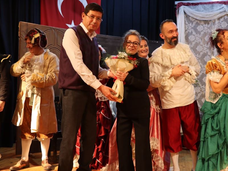 Başkan Özcan’dan tiyatro severlere müjde!