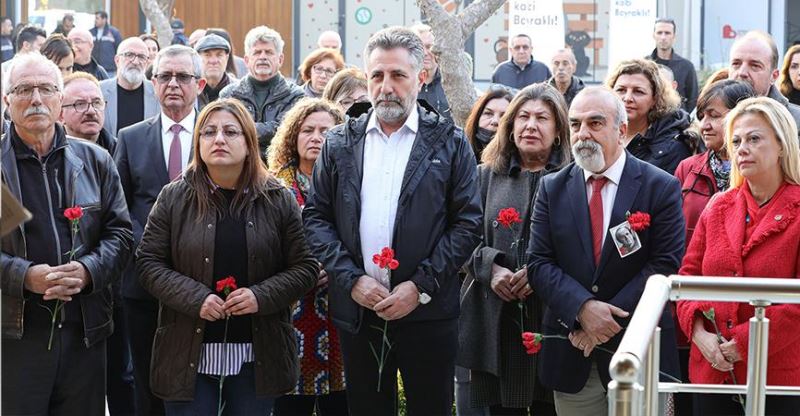 Bayraklı Uğur Mumcu’yu unutmadı!