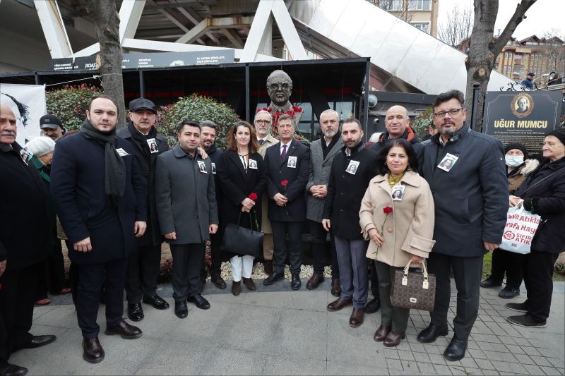 İZMİT BELEDİYESİ YÖNETİMİ UĞUR MUMCU’YU ANDI