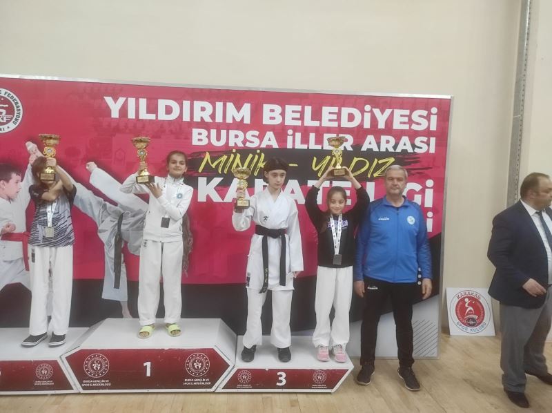 İZMİTLİ KARATECİLER BURSA’DAN MADALYALARLA DÖNDÜ