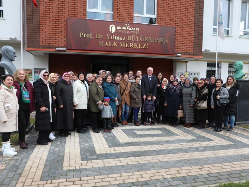 BAŞKAN KURT ORHANGAZİ MAHALLESİNDE KADINLARLA BİR ARAYA GELDİ