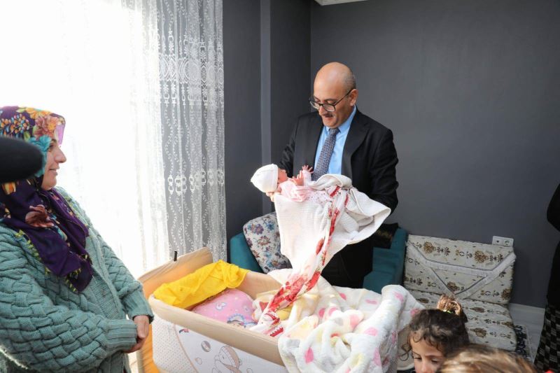 AYDIN’DAN YENİ DOĞAN BEBEKLİ AİLELERE ZİYARET