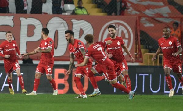 ANTALYASPOR SAHASINDA 3 PUANA SON DAKİKADA UZANDI: 3-2