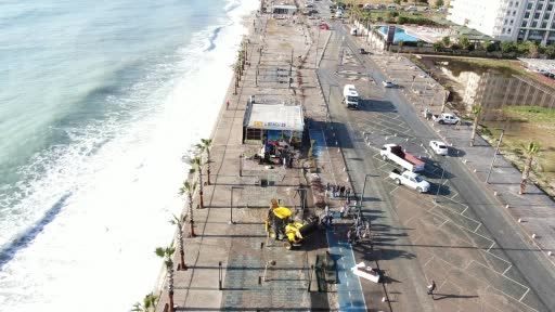 ANTALYA’DA FIRTINA DÜNYACA ÜNLÜ SAHİLİ SAVAŞ ALANINA ÇEVİRDİ