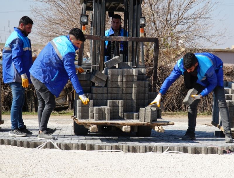 HALİLİYE’DE MERKEZ VE KIRSALDA HUMMALI YOL ÇALIŞMALARI SÜRÜYOR