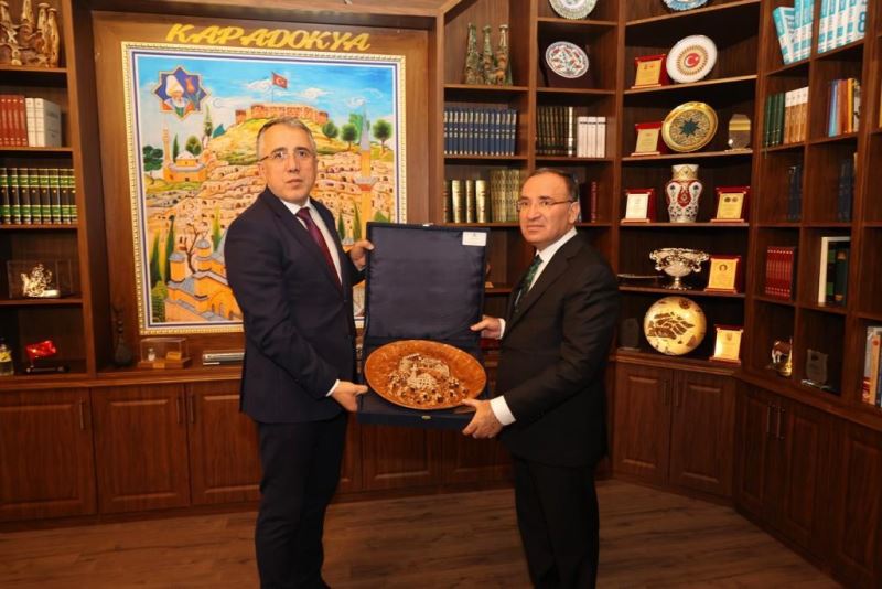 Adalet Bakanı Bozdağ, Nevşehir Belediyesi’ni Ziyaret Etti