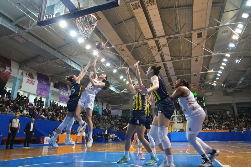 TARSUS BELEDİYESİ KADIN BASKETBOL TAKIMI DESTAN YAZIYOR