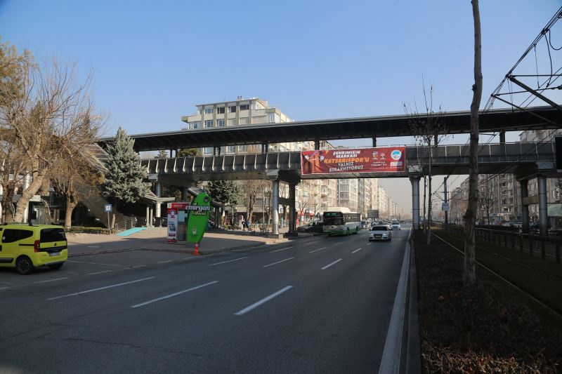 Başkan Büyükkılıç, Kenti Sarı Kırmızı ile Donattı