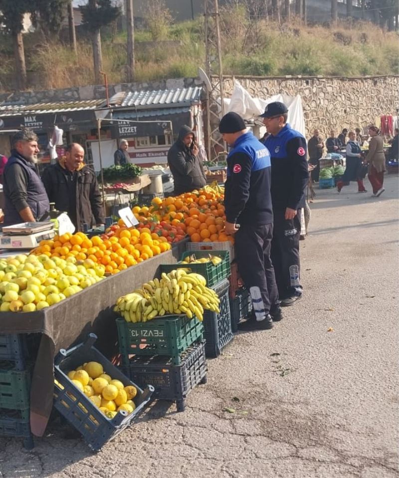 ZABITA EKİPLERİ PAZARLARDA FAHİŞ FİYAT DENETİMİ GERÇEKLEŞTİRDİ