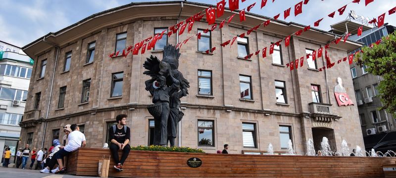 BELEDİYE YIL BOYUNCA İHTİYAÇ SAHİPLERİNE AYNİ VE NAKDİ YARDIMI SÜRDÜRDÜ