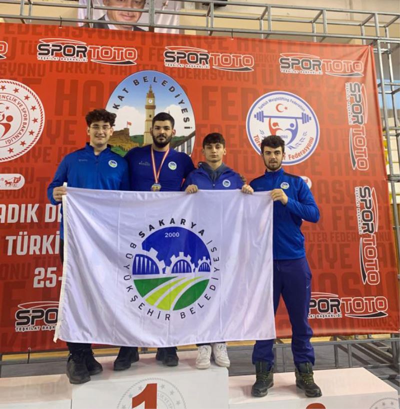 Halterde başarıların ardı arkası kesilmiyor