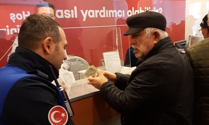 Kaybettiği Emekli Maaşına Birkaç Saatte Kavuştu