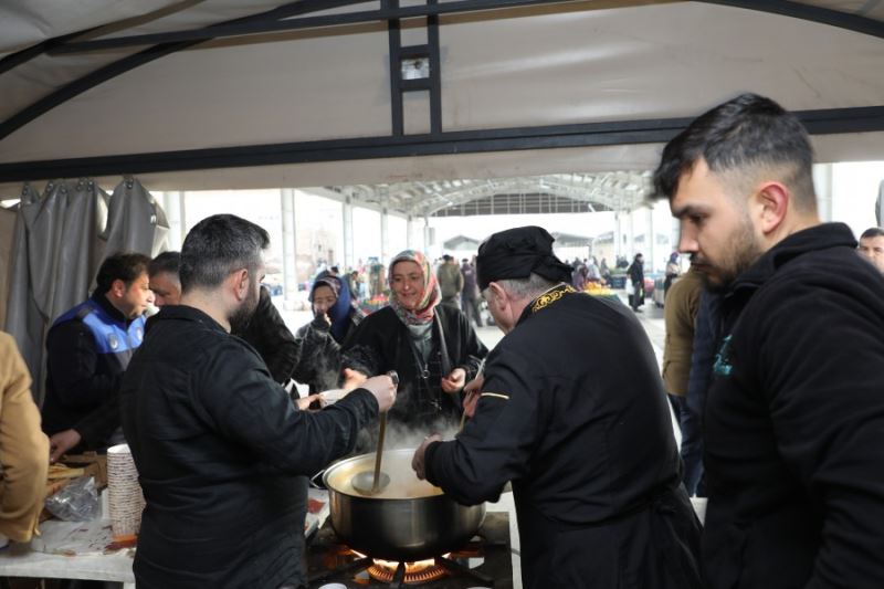 Hem sohbetimizle hem de sıcak çorbamızla yürekler ısındı.