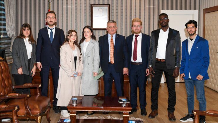 ‘İNSANLARA DOKUNMAK VE ONLARA YARDIMCI OLMAK HOŞUMA GİDİYOR’
