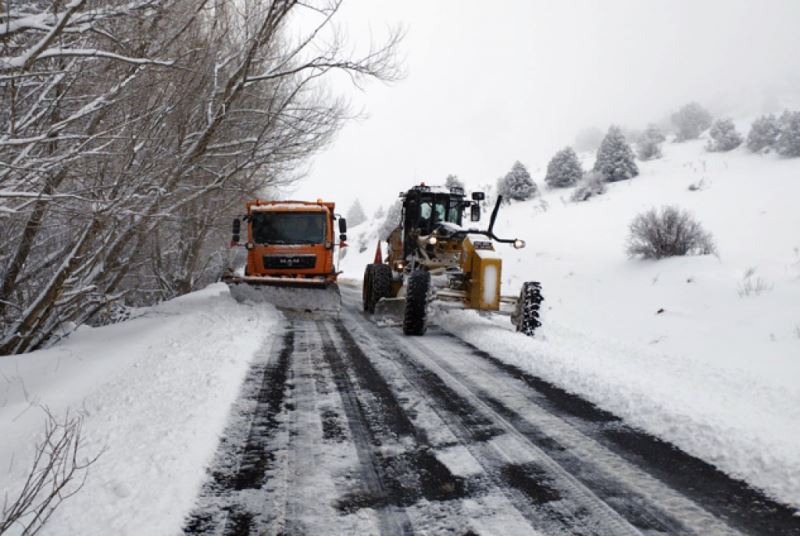 SELÇUKLU’DA EKİPLER KAR MESAİSİNDE